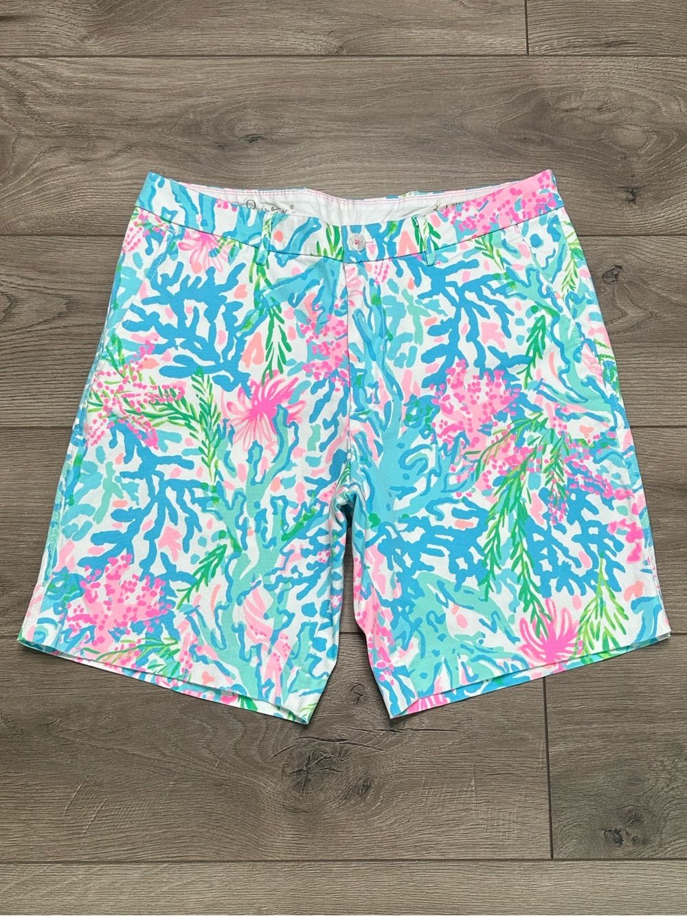 Lilly Pulitzer Beaumont Flat Front Stretch Golf Casual Shorts Coral Bay Size 32